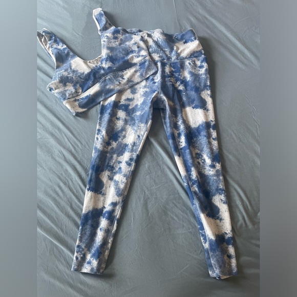 Harmony & Balance Sports Bra and Leggings - Picture 1 of 3